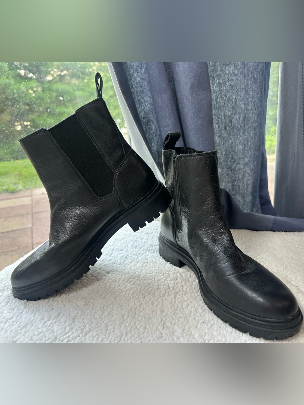 Lucky Brand Black Leather Women's Chelsea Lug Boots size 9.5
